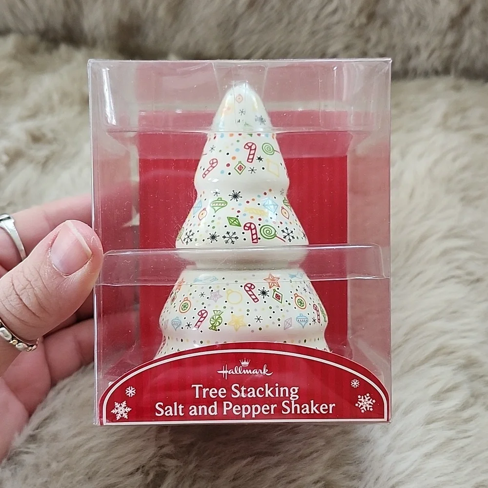 Hallmark stacking salt and pepper shakers Christmas design. NIB